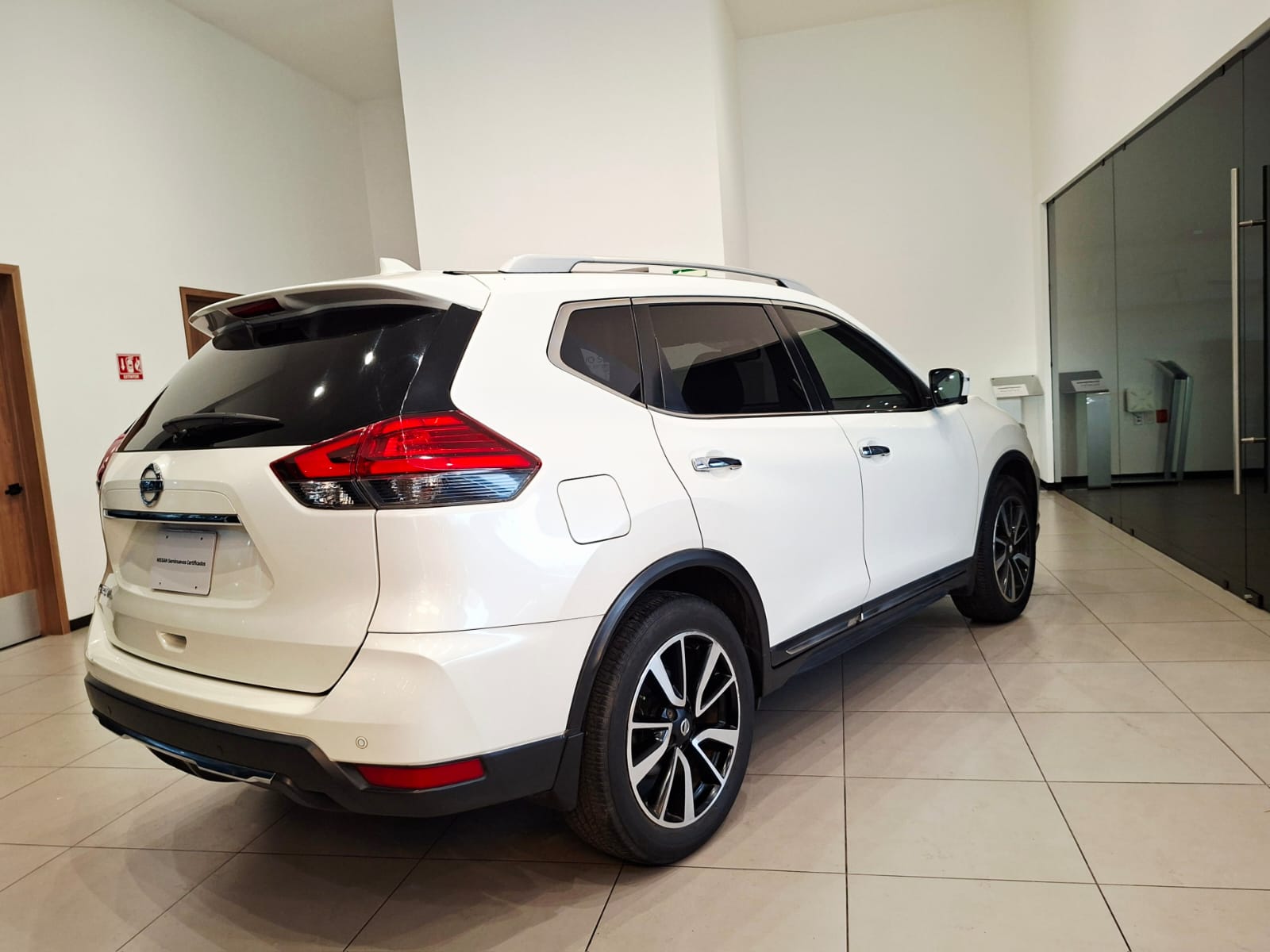 2018 Nissan X-TRAIL 5 PTS EXCLUSIVE CVT PIEL CD QC GPS 5 PAS RA-18