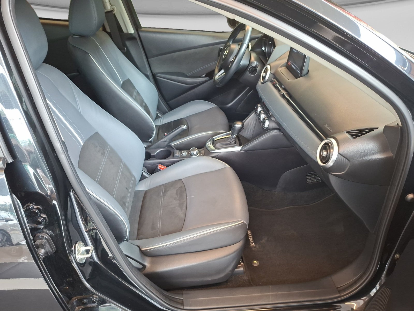 2023 Mazda MAZDA2 MHEV CARBON EDITION TA