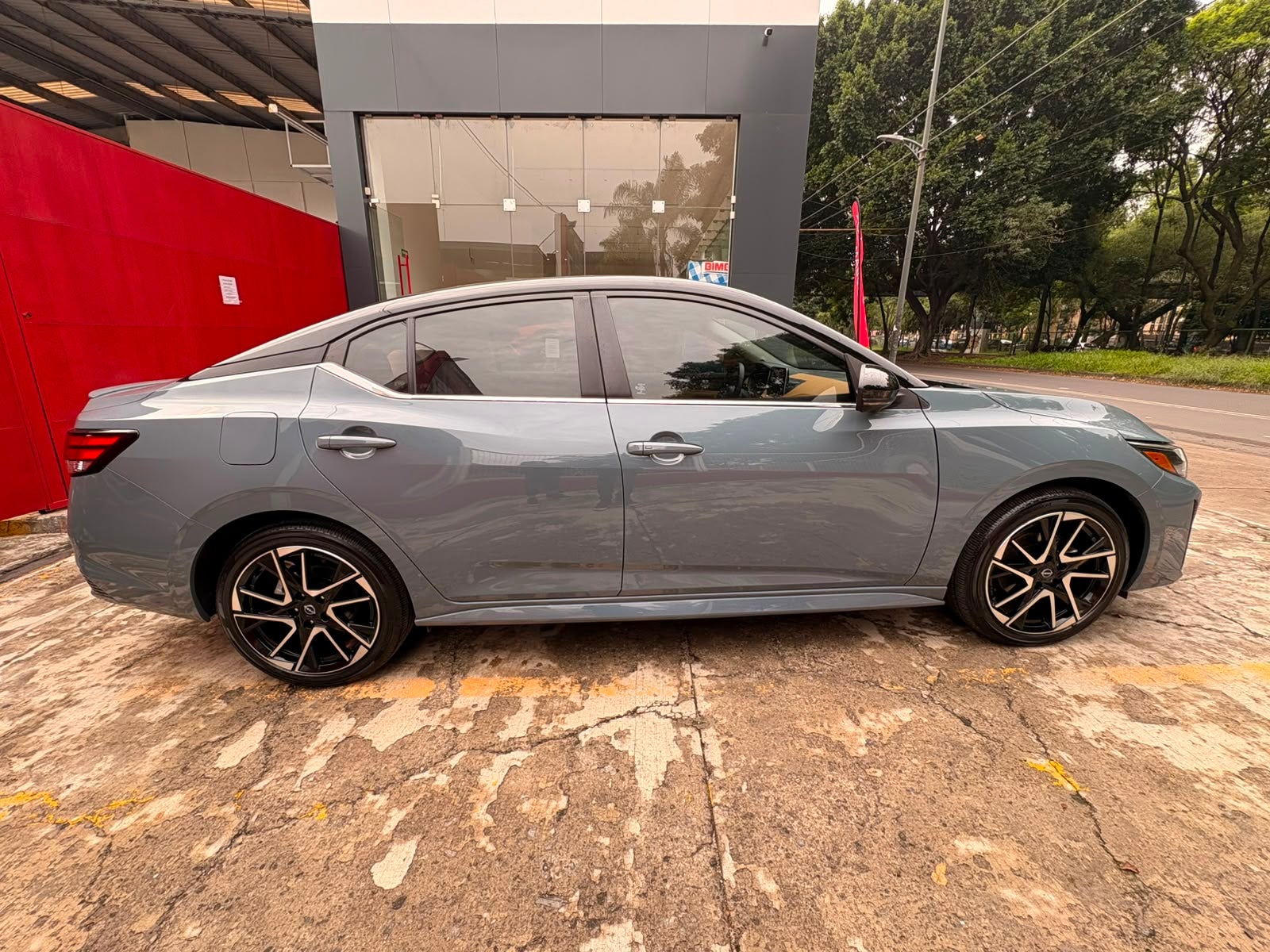 2025 Nissan SENTRA 4P SR BI-TONO L42.0 AUT
