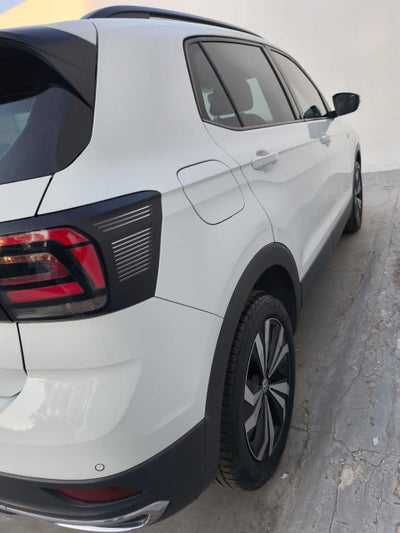 2022 Volkswagen TAOS 5 PTS COMFORTLINE 14L TA PIEL F LED RA-18