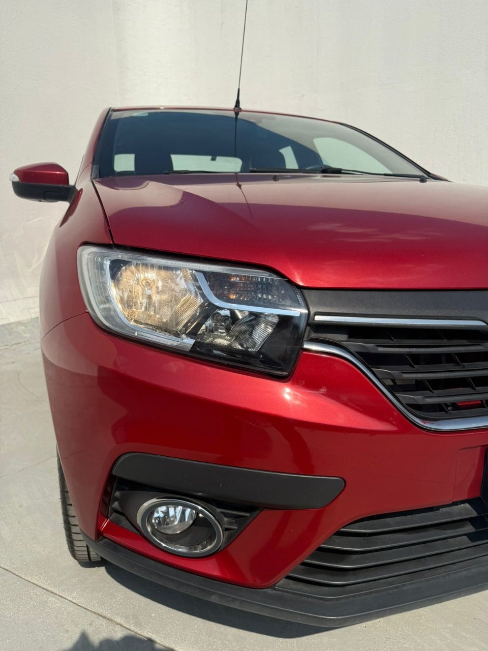 2023 RENAULT LOGAN 4 PTS INTENS 16L TA RA-16