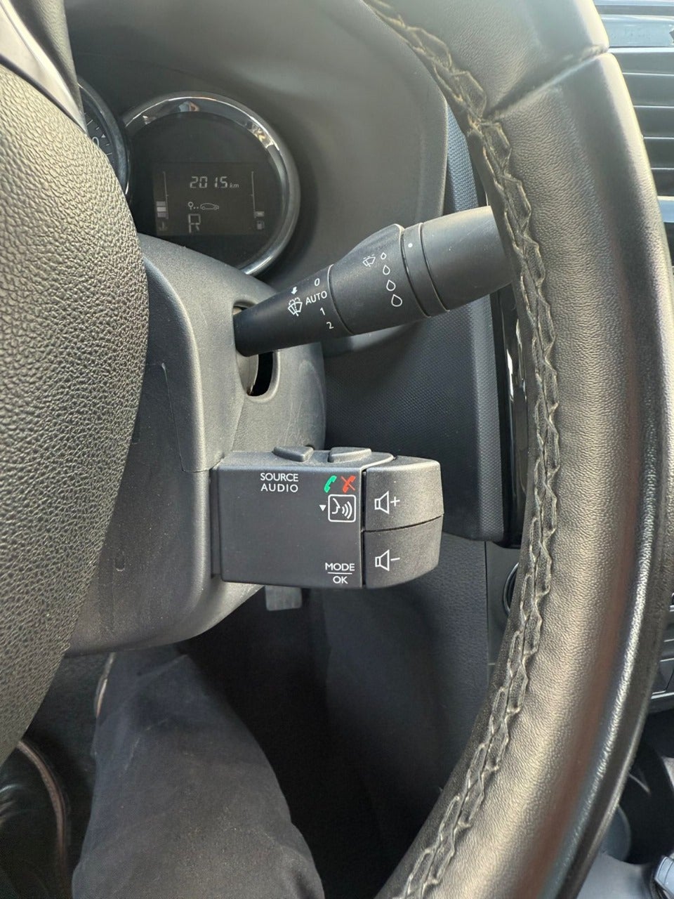 2023 RENAULT LOGAN 4 PTS INTENS 16L TA RA-16