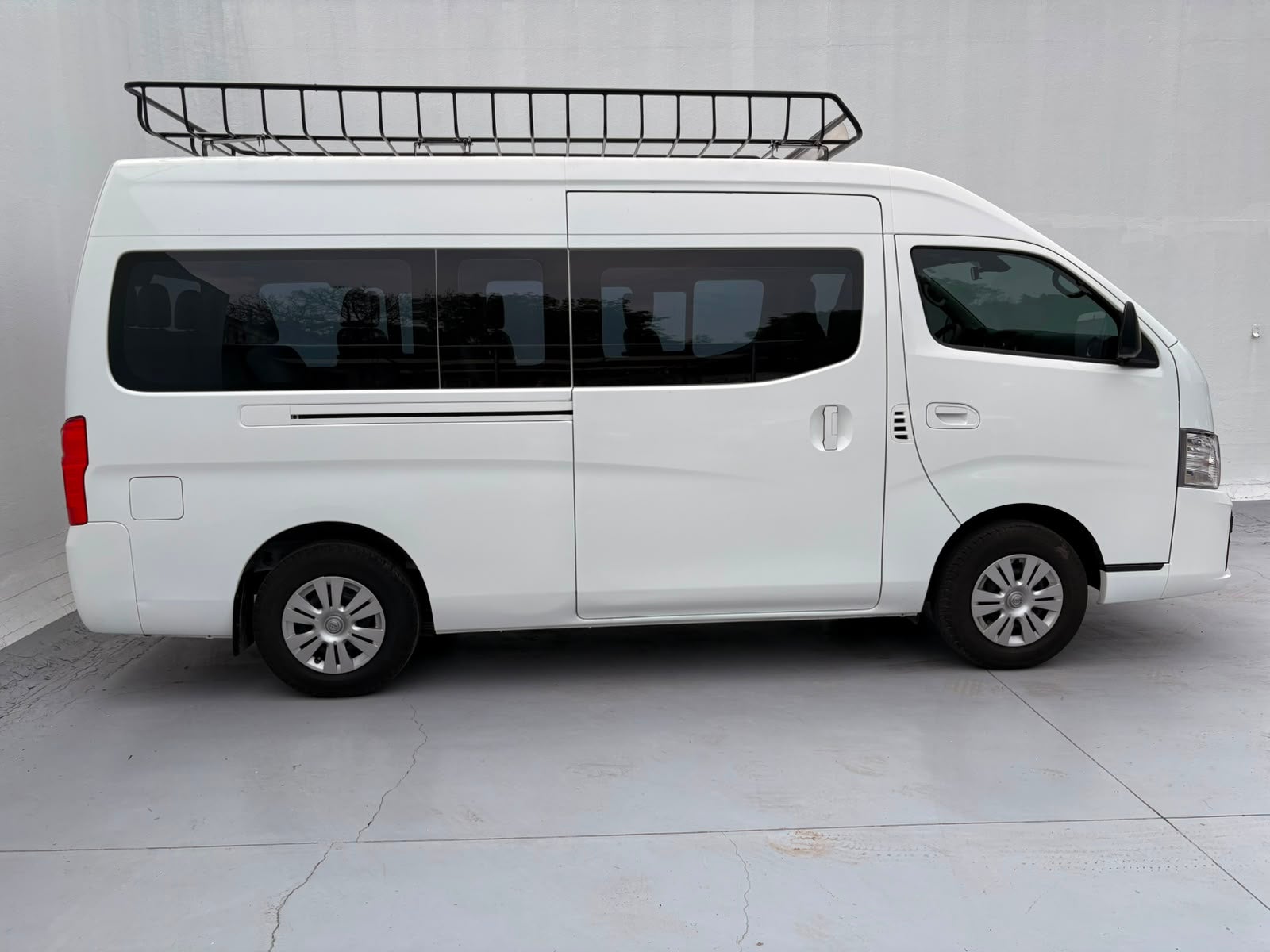 2024 Nissan URVAN 4P AMPLIA L42.5 MAN 15PAS PSEG