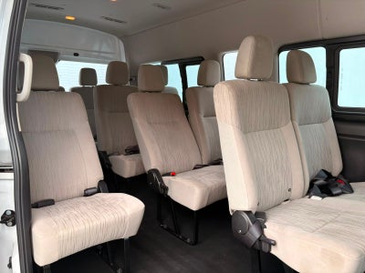 2024 Nissan URVAN 4P AMPLIA L42.5 MAN 15PAS PSEG