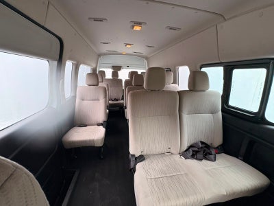 2024 Nissan URVAN 4P AMPLIA L42.5 MAN 15PAS PSEG