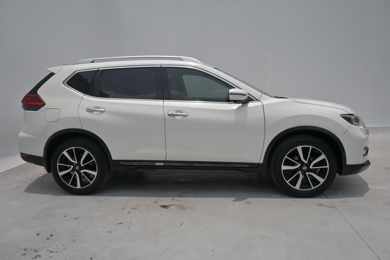 2018 Nissan X-TRAIL 5 PTS EXCLUSIVE CVT PIEL CD QC GPS 5 PAS RA-18