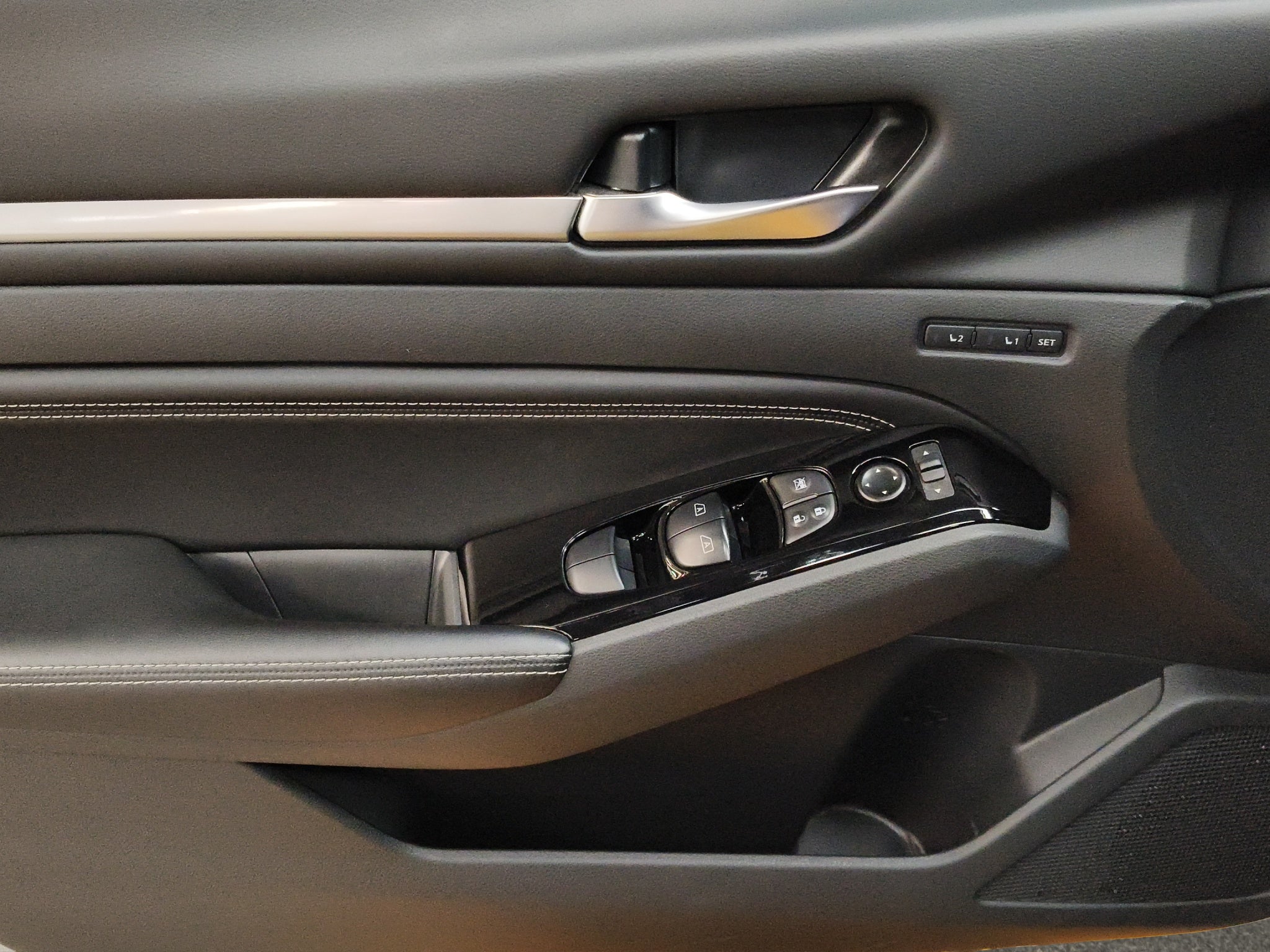 2023 Nissan Altima 4 pts. Exclusive, 2.0T, CVT, climatronic, QC, s. Bose, f. led, RA-19