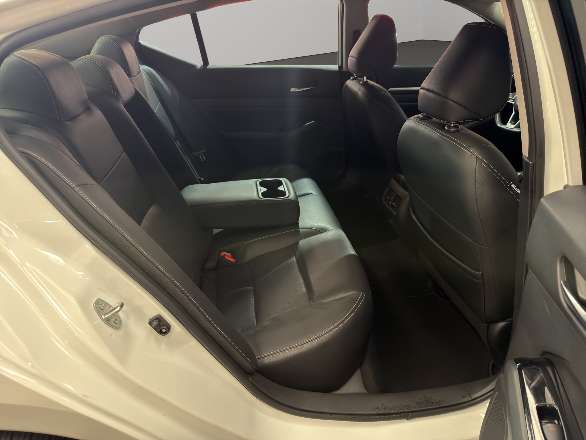 2023 Nissan Altima 4 pts. Exclusive, 2.0T, CVT, climatronic, QC, s. Bose, f. led, RA-19