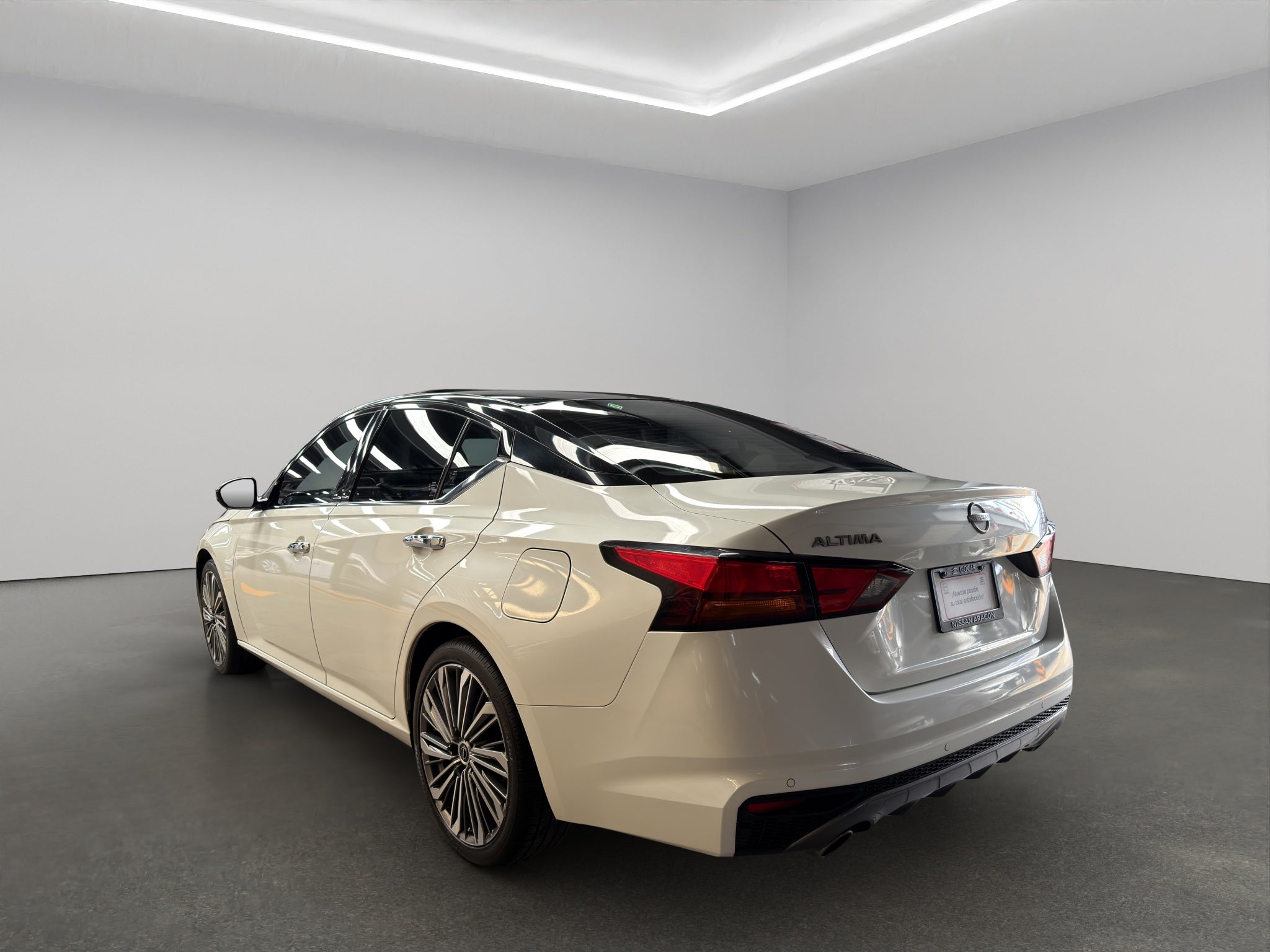 2023 Nissan Altima 4 pts. Exclusive, 2.0T, CVT, climatronic, QC, s. Bose, f. led, RA-19