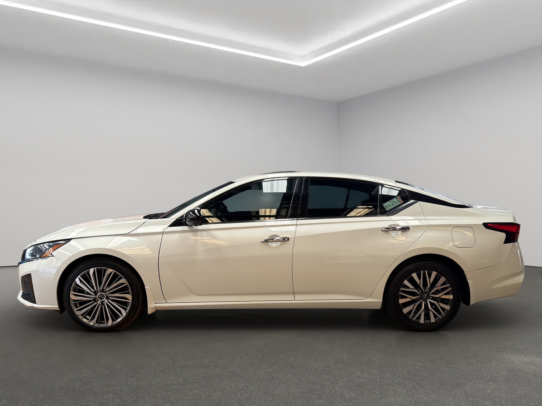 2023 Nissan Altima 4 pts. Exclusive, 2.0T, CVT, climatronic, QC, s. Bose, f. led, RA-19