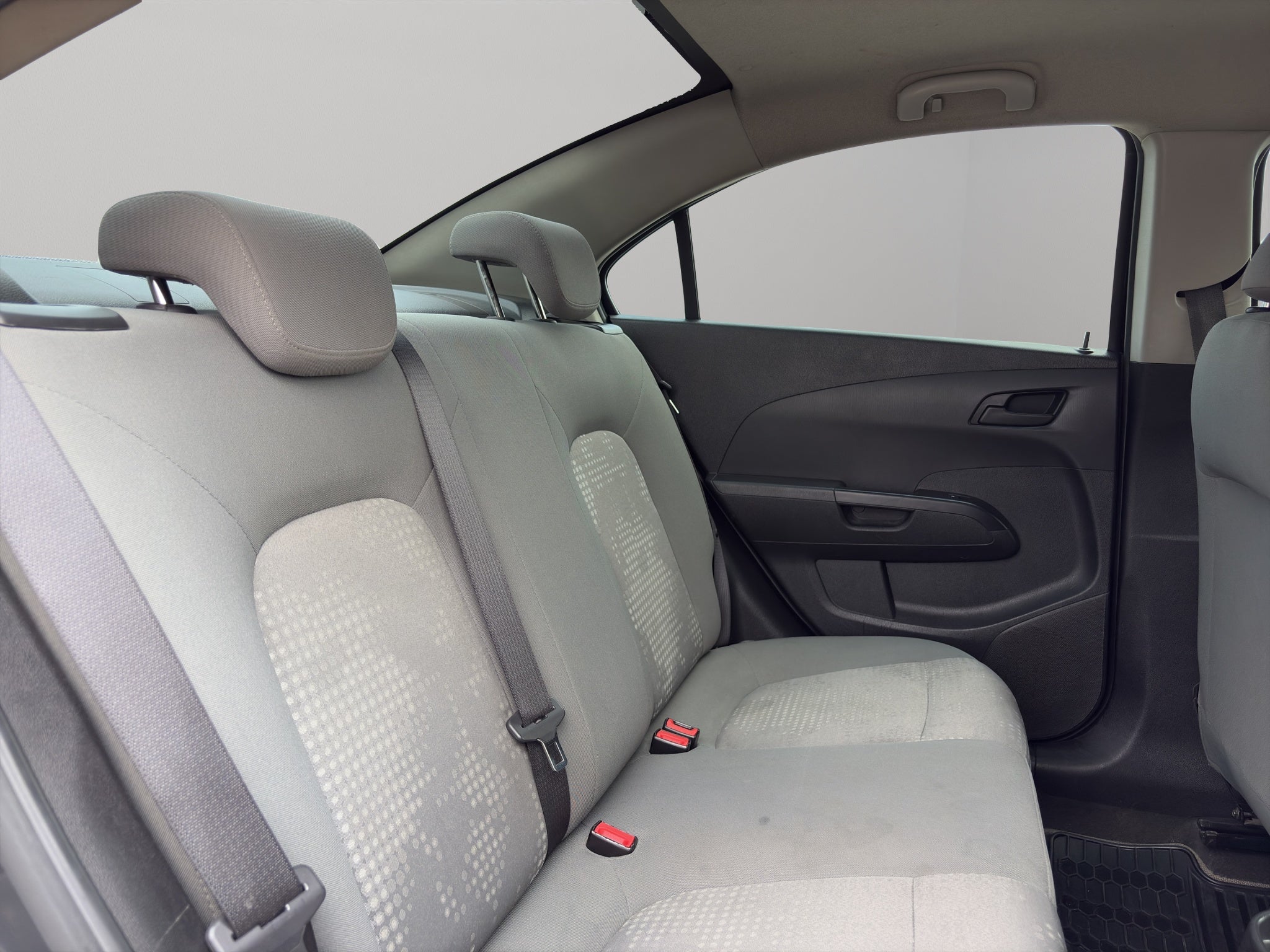 2016 Chevrolet Sonic 4 pts. LS, TM5, a/ac., VE del., R-15 (línea anterior)