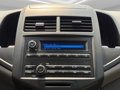 2016 Chevrolet Sonic 4 pts. LS, TM5, a/ac., VE del., R-15 (línea anterior)