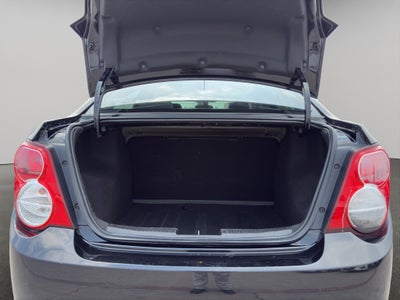 2016 Chevrolet Sonic 4 pts. LS, TM5, a/ac., VE del., R-15 (línea anterior)