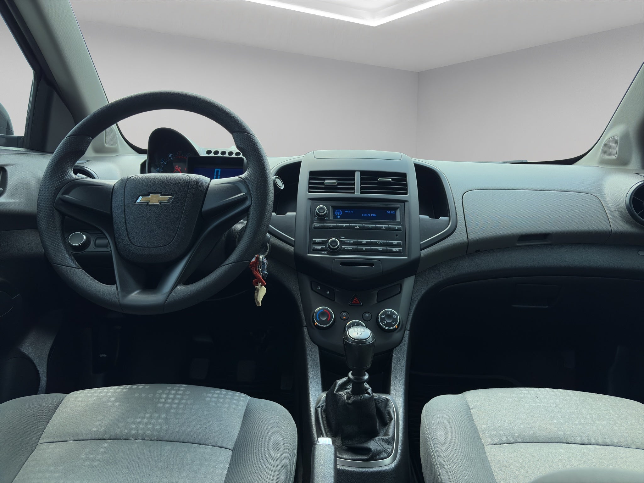 2016 Chevrolet Sonic 4 pts. LS, TM5, a/ac., VE del., R-15 (línea anterior)