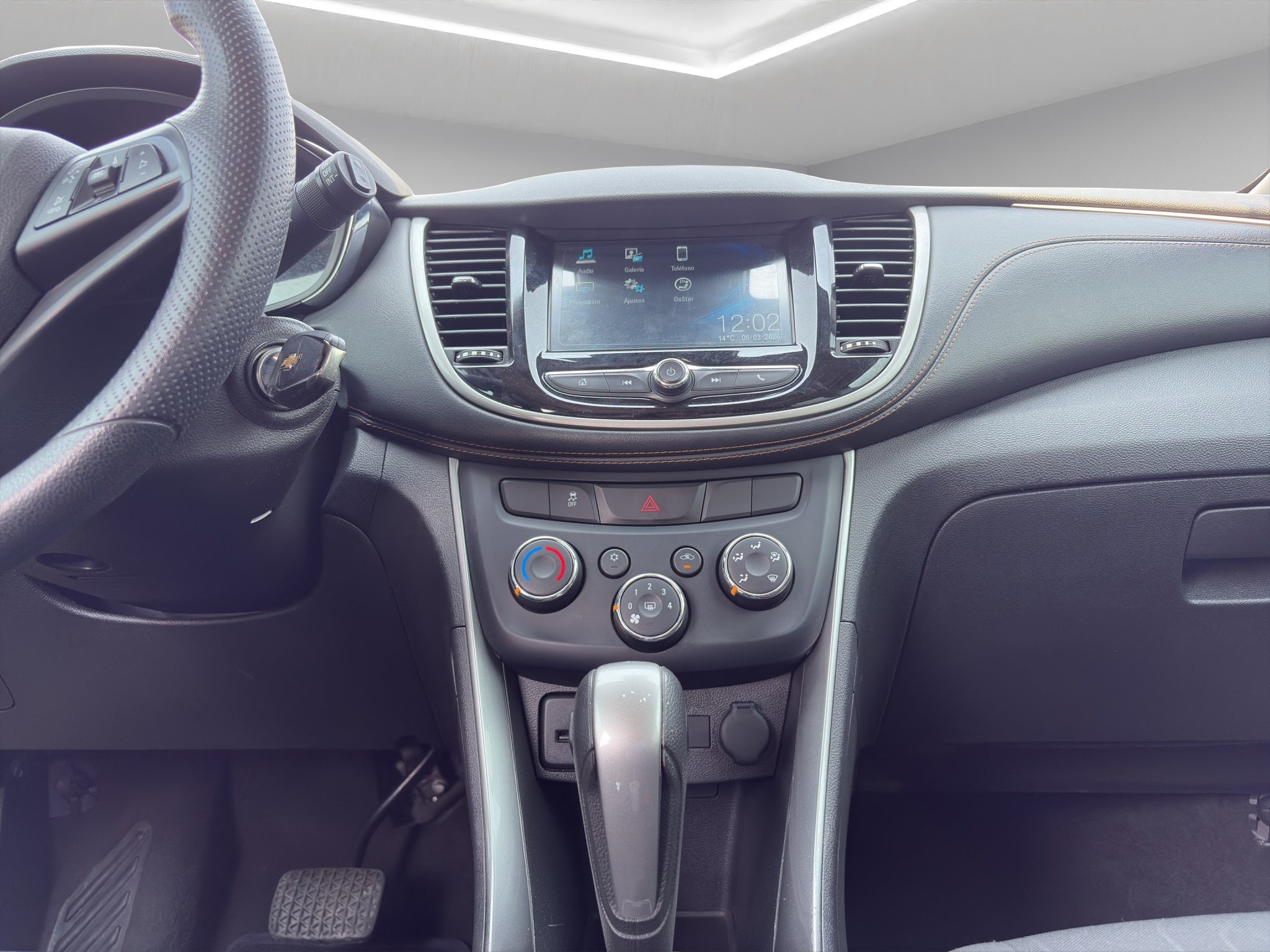 2020 Chevrolet Trax VUD 5 pts. LT, 1.8l, TA, RA-16 (línea anterior)