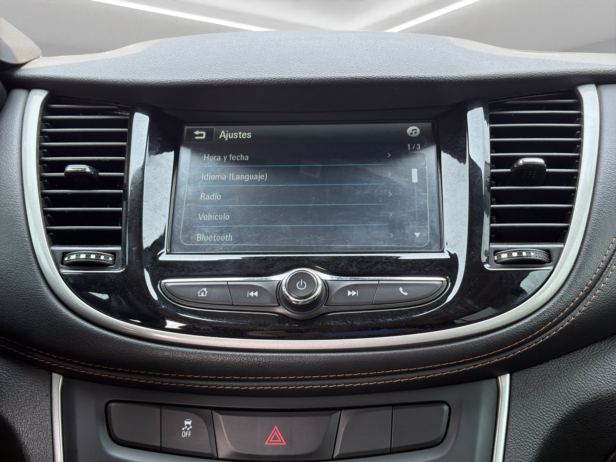 2020 Chevrolet Trax VUD 5 pts. LT, 1.8l, TA, RA-16 (línea anterior)