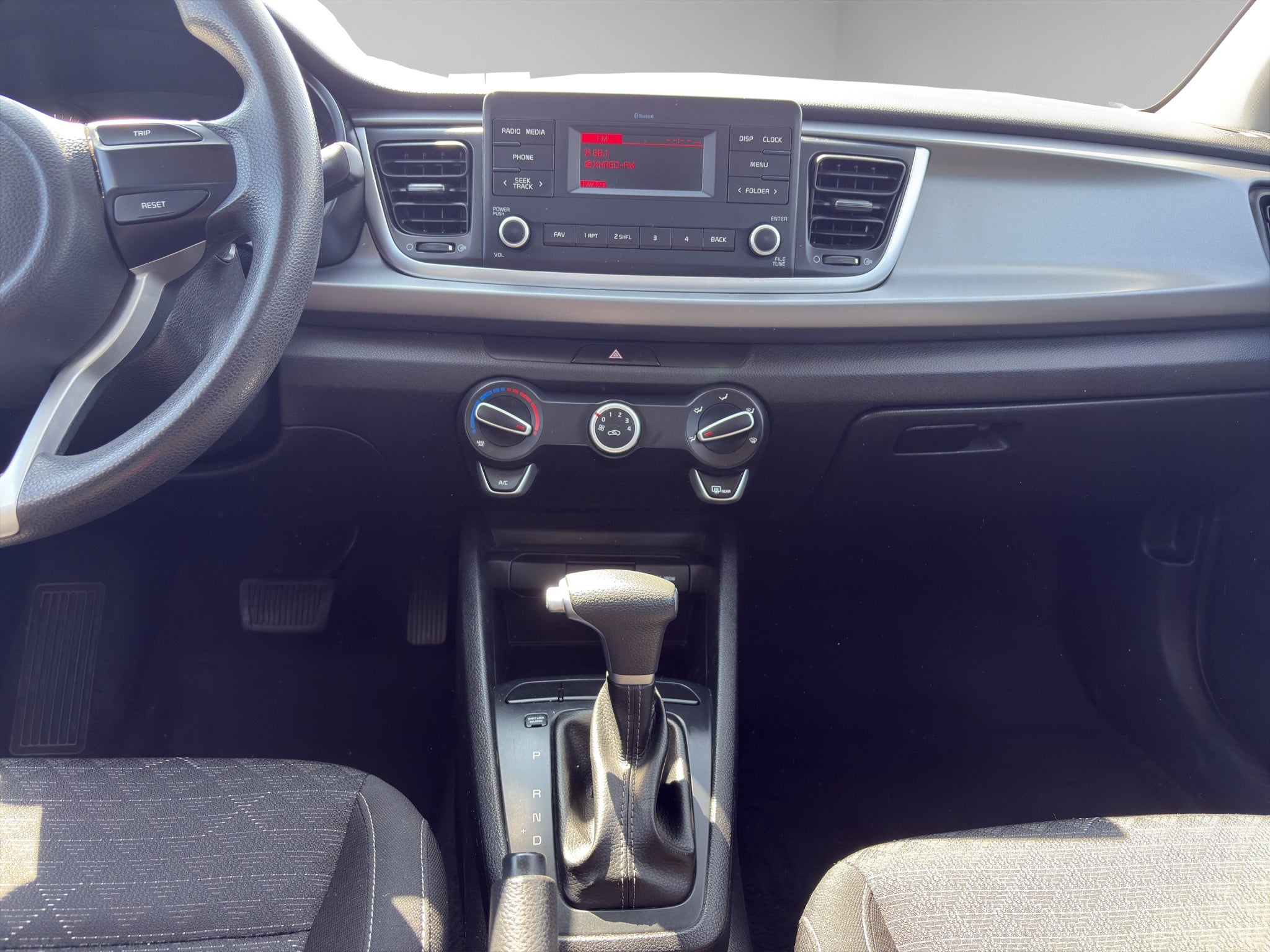 2023 Kia Rio 4 pts. L, TA, VE, R-15