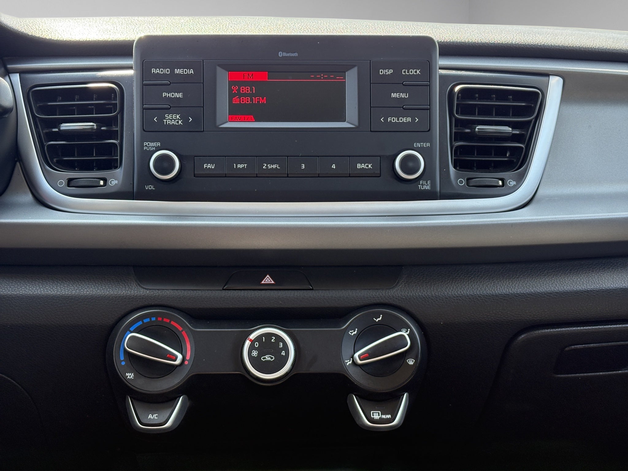 2023 Kia Rio 4 pts. L, TA, VE, R-15