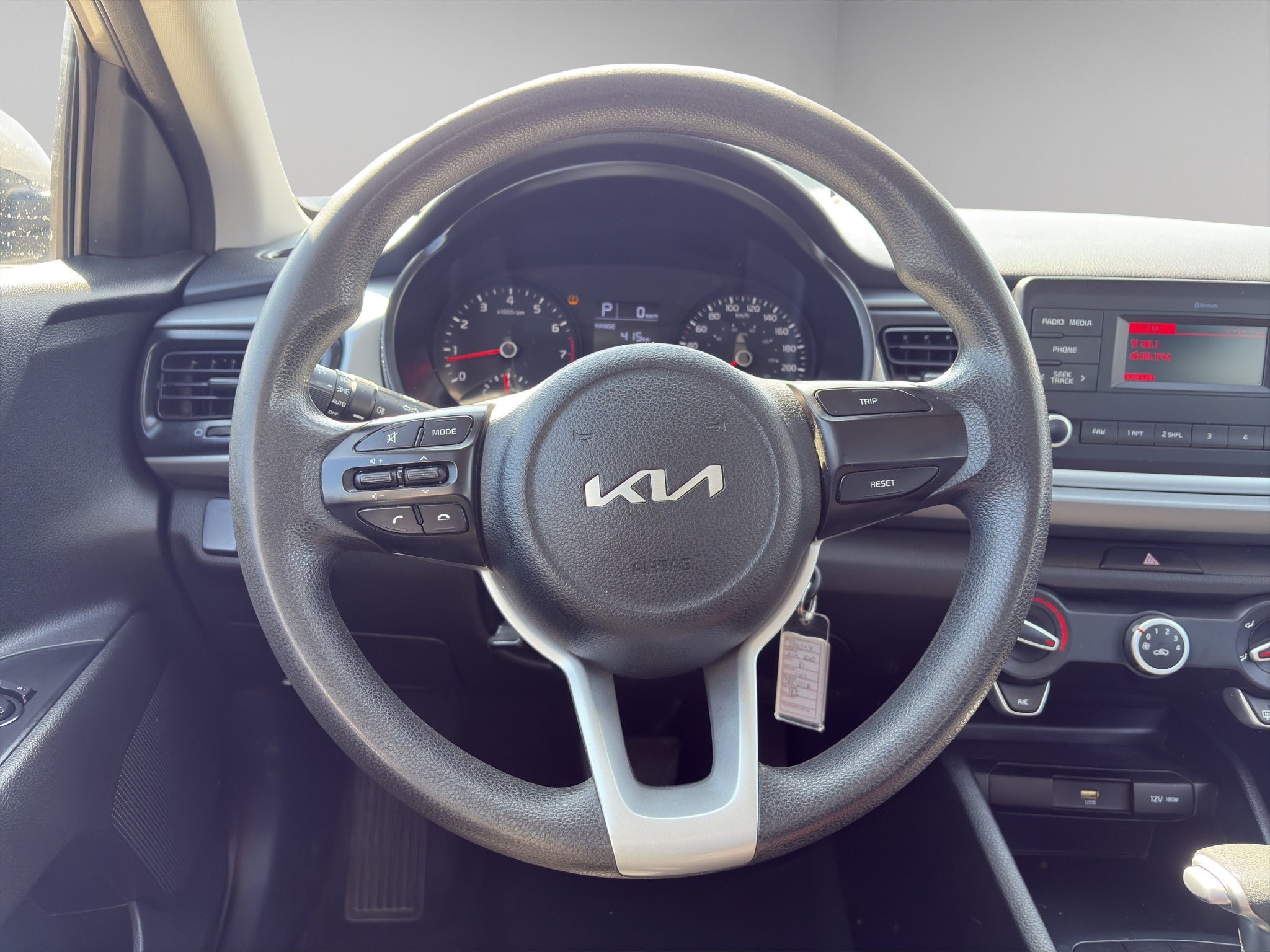 2023 Kia Rio 4 pts. L, TA, VE, R-15