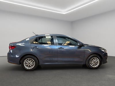 2018 Kia Rio 4 pts. EX, TM6, a/ac. Aut., VE, f. niebla, RA-15 (línea nueva)