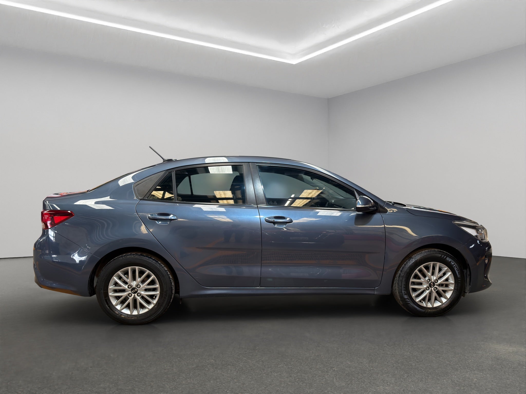 2018 Kia Rio 4 pts. EX, TM6, a/ac. Aut., VE, f. niebla, RA-15 (línea nueva)