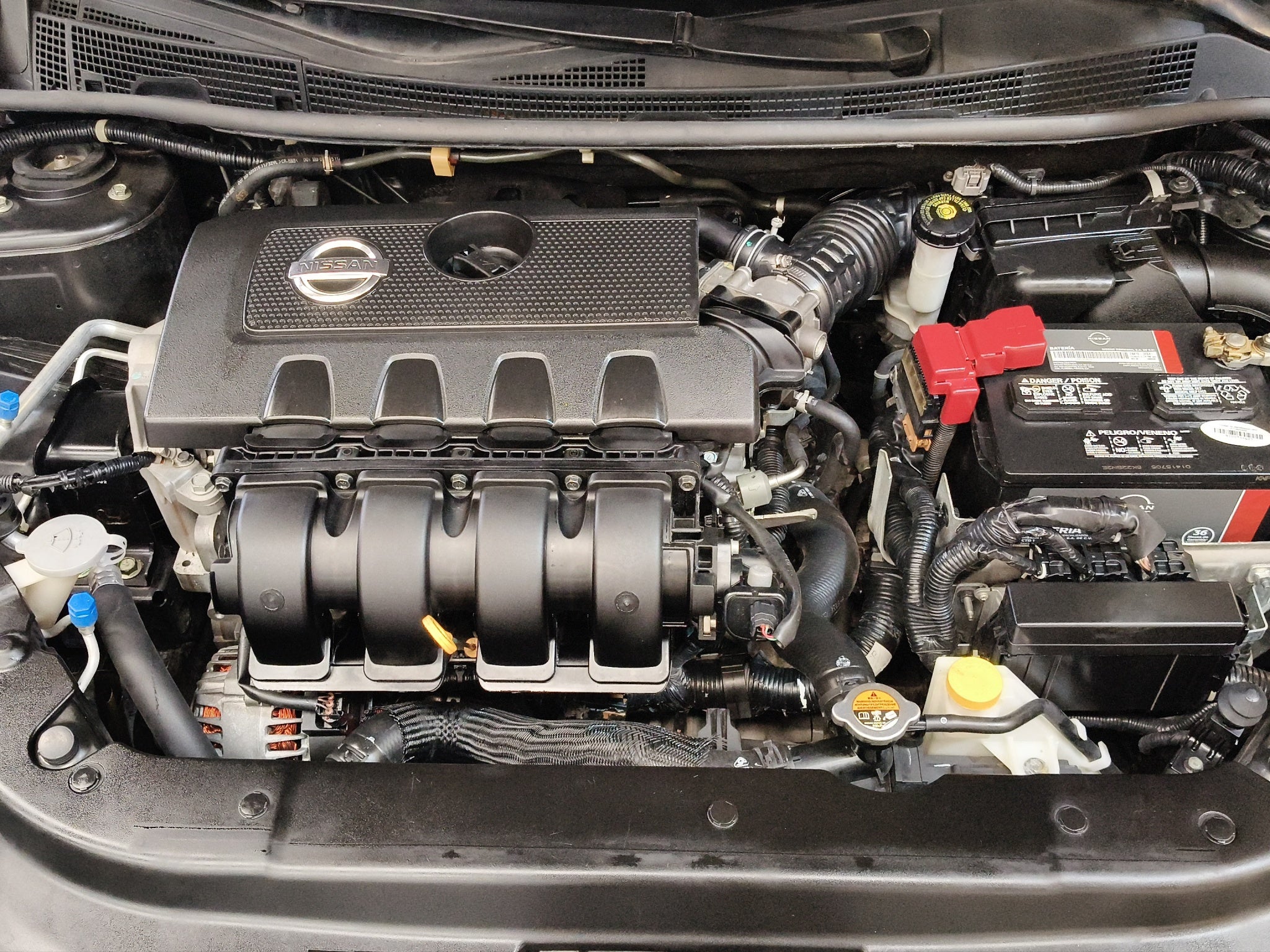 2016 Nissan Sentra 4 pts. Advance, CVT, a/ac., f. niebla, RA-16 (línea anterior)