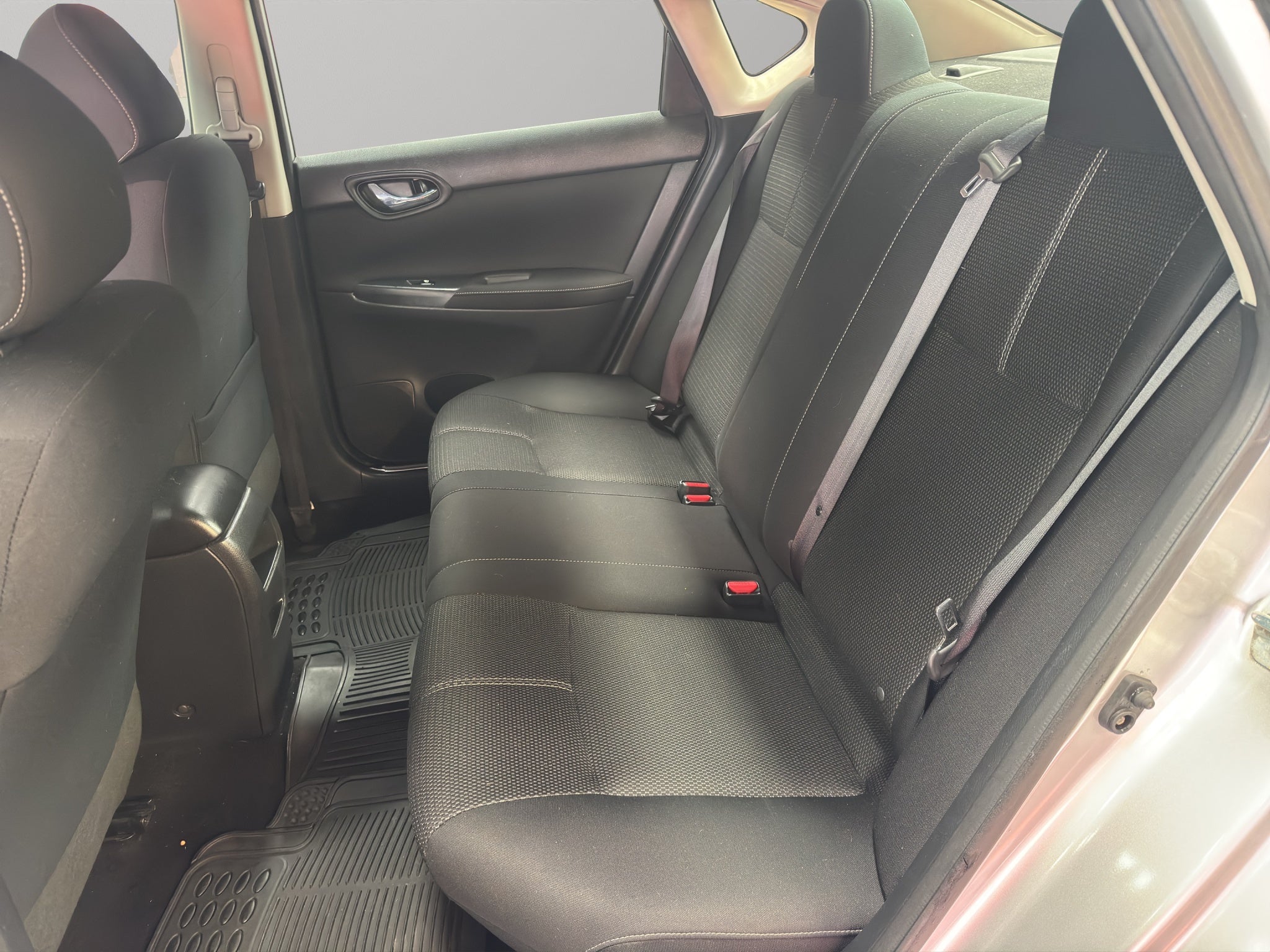 2017 Nissan Sentra 4 pts. Sense, CVT, a/ac., RA-16 (cambio de línea)