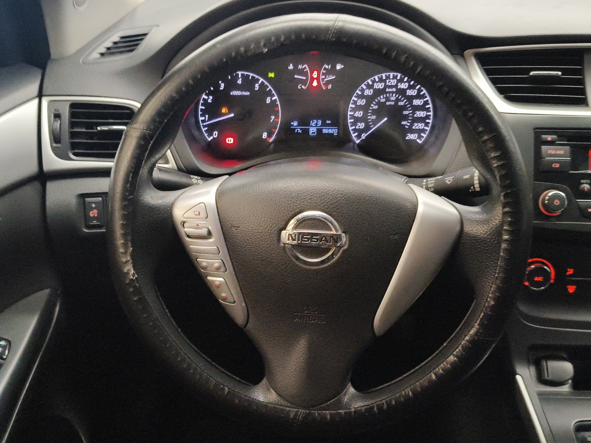 2017 Nissan Sentra 4 pts. Sense, CVT, a/ac., RA-16 (cambio de línea)