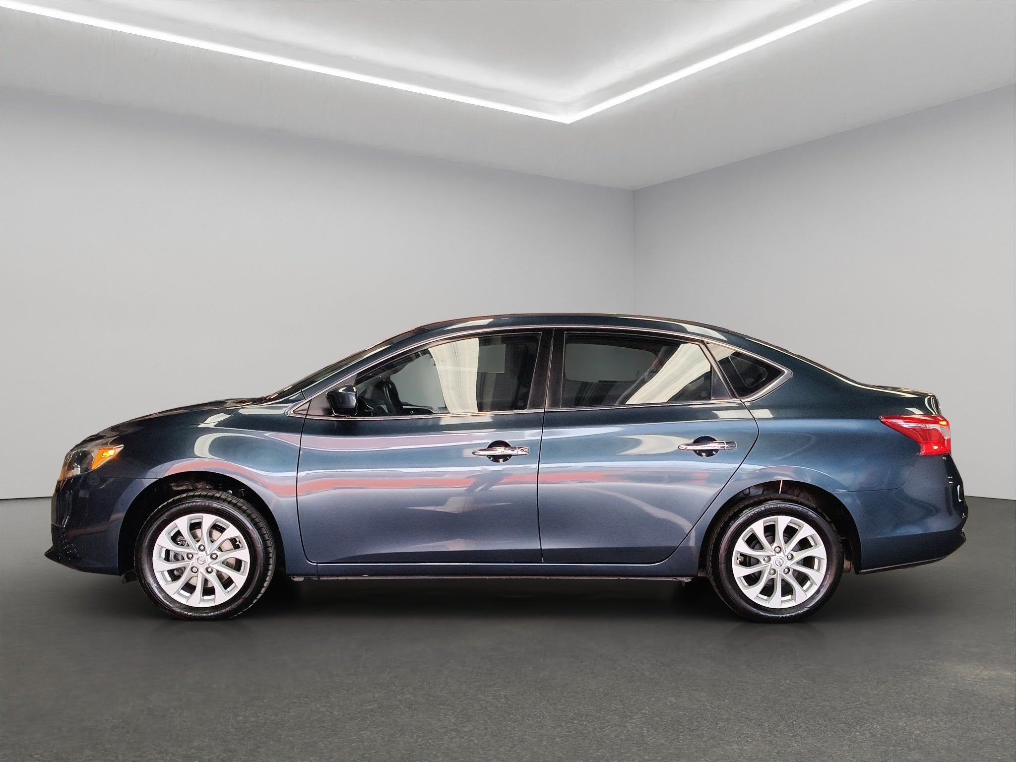 2017 Nissan Sentra 4 pts. Sense, CVT, a/ac., RA-16 (cambio de línea)