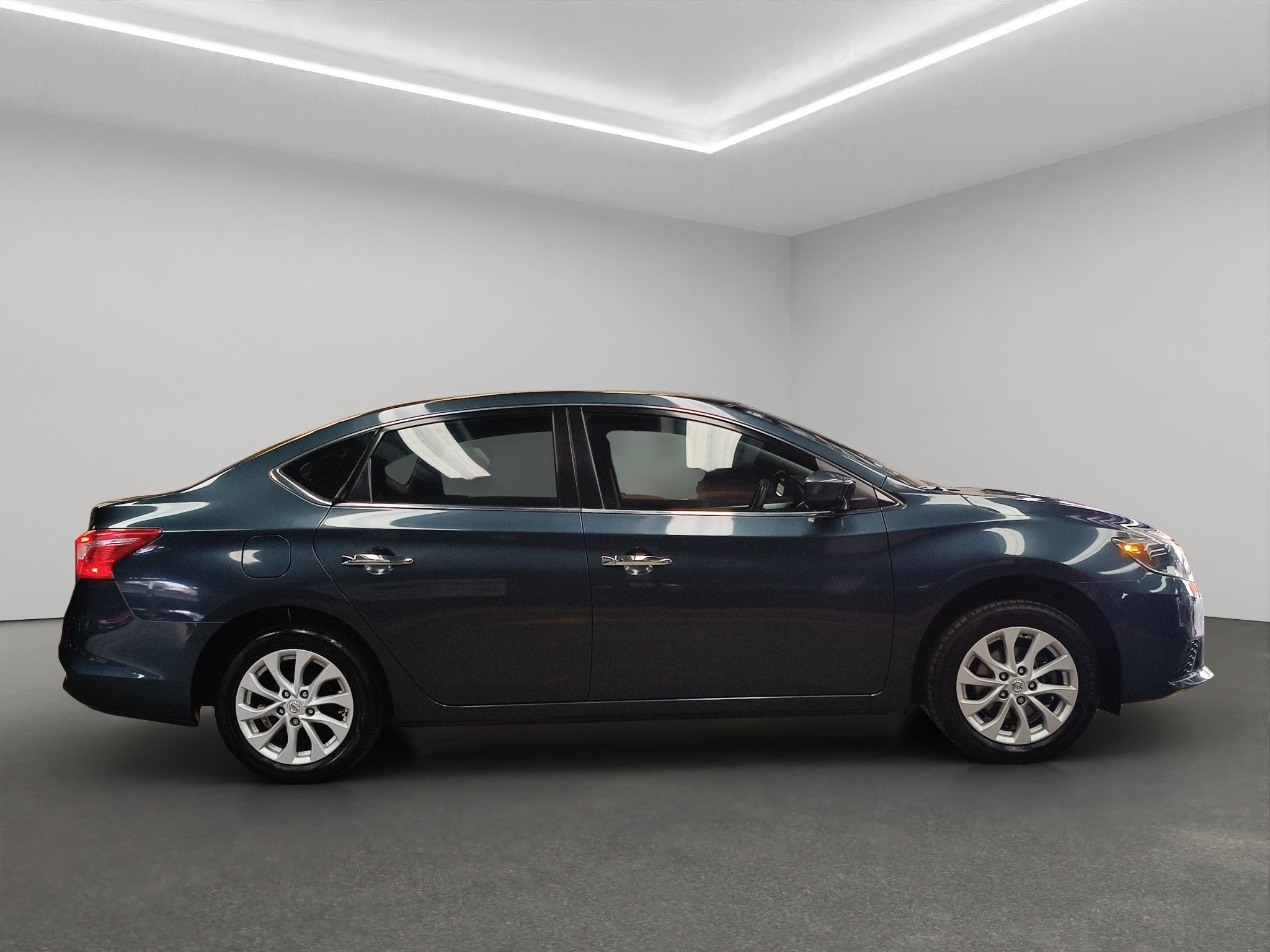 2017 Nissan Sentra 4 pts. Sense, CVT, a/ac., RA-16 (cambio de línea)