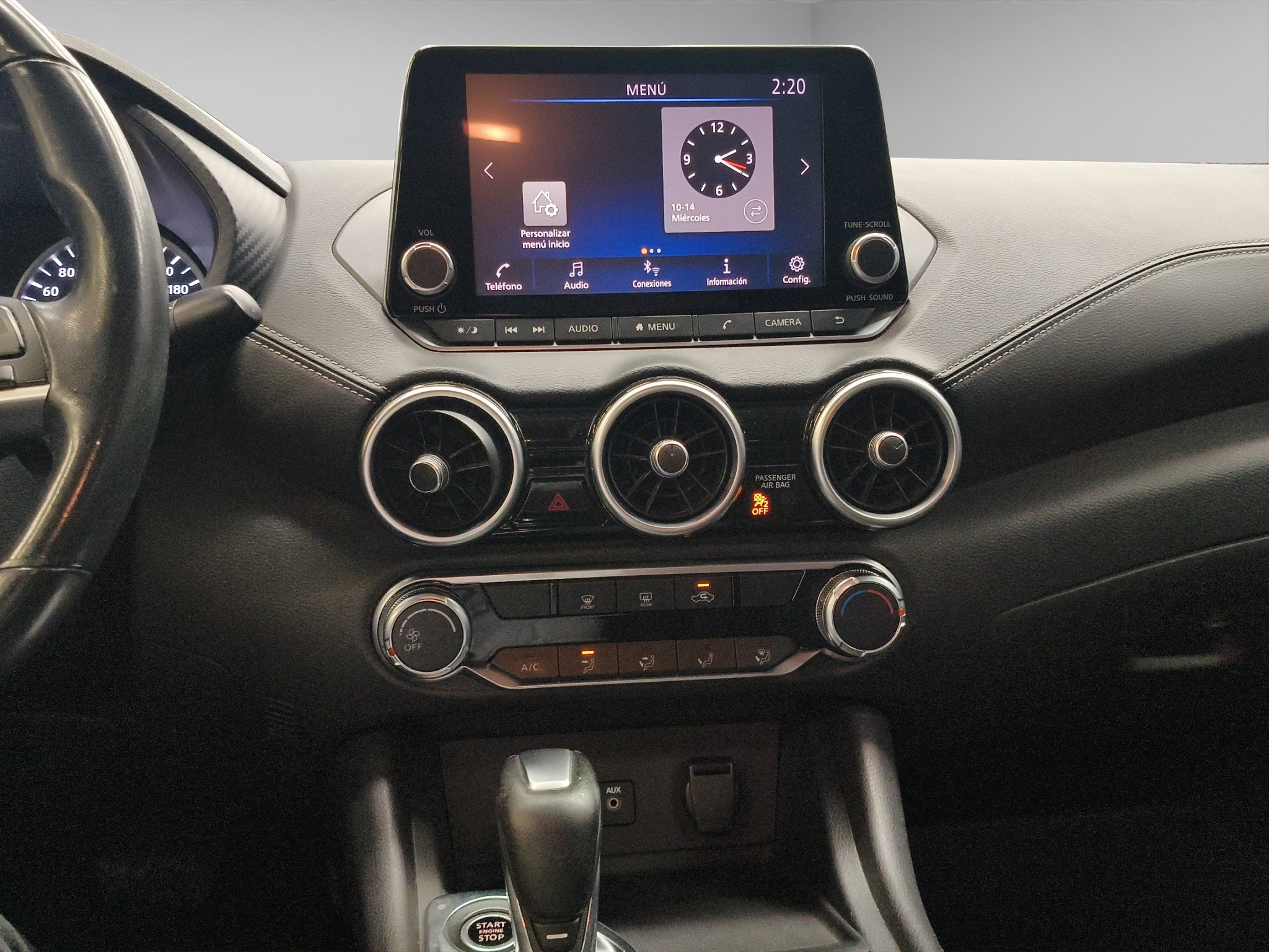 2020 Nissan Sentra 4 pts. Advance, CVT, a/ac., f. niebla, RA-16 (línea anterior)