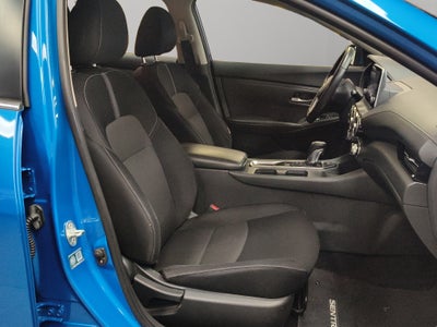 2020 Nissan Sentra 4 pts. Advance, CVT, a/ac., f. niebla, RA-16 (línea anterior)