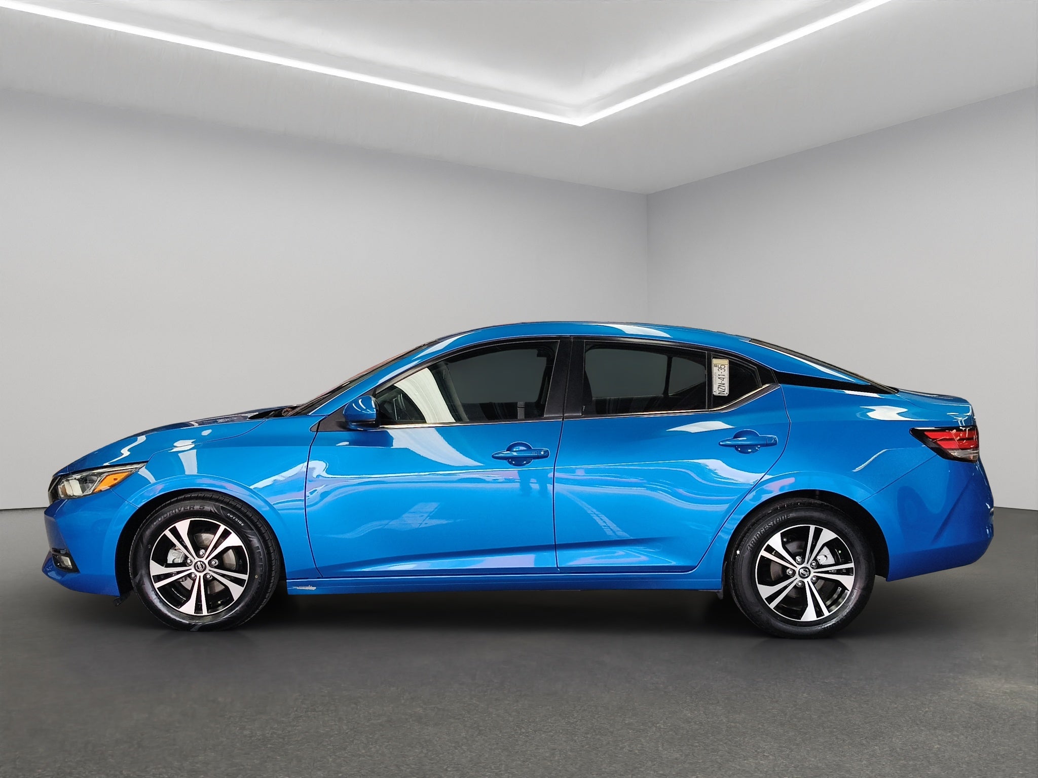 2020 Nissan Sentra 4 pts. Advance, CVT, a/ac., f. niebla, RA-16 (línea anterior)