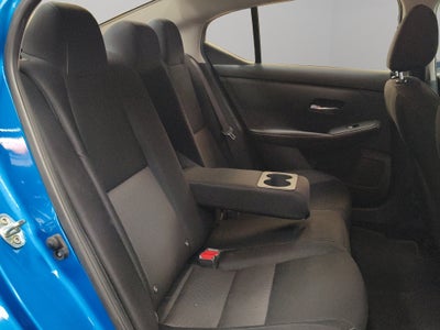 2020 Nissan Sentra 4 pts. Advance, CVT, a/ac., f. niebla, RA-16 (línea anterior)
