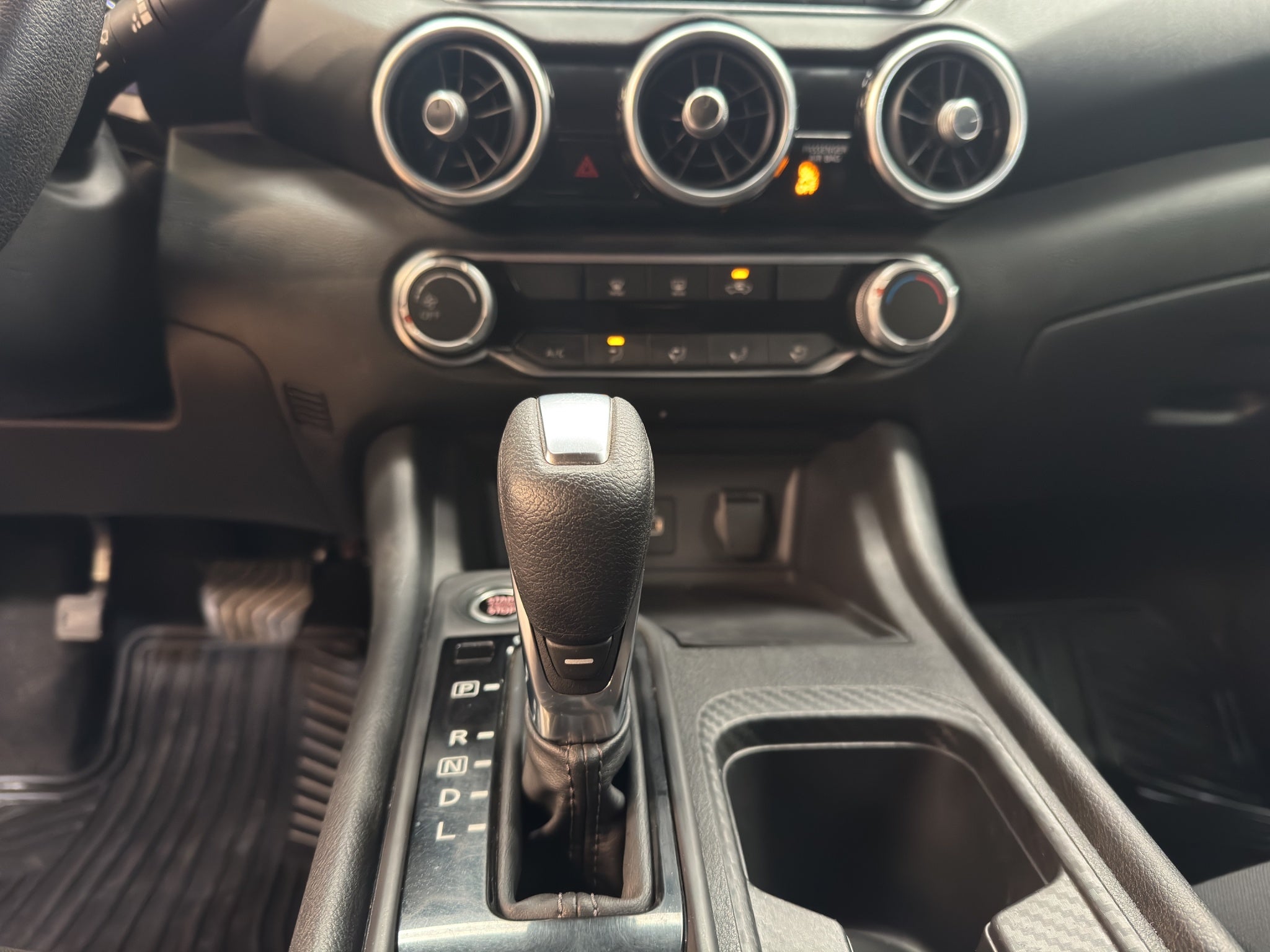 2024 Nissan Sentra 4 pts. Sense, CVT, a/ac., RA-16