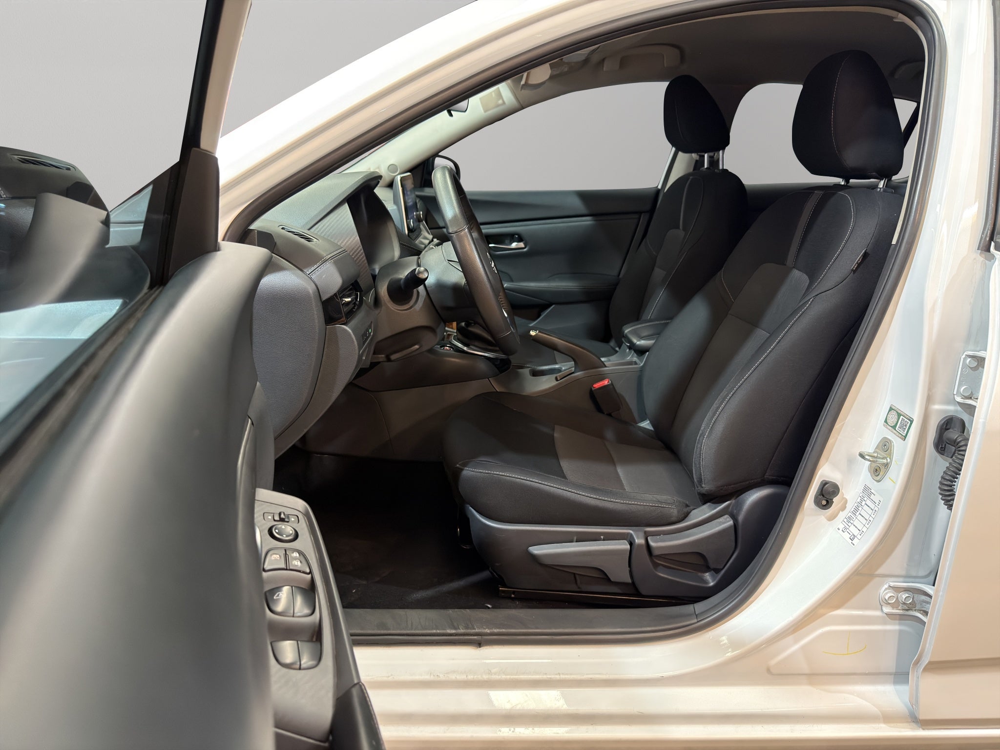 2024 Nissan Sentra 4 pts. Advance, TM6, a/ac., f. niebla, RA-16