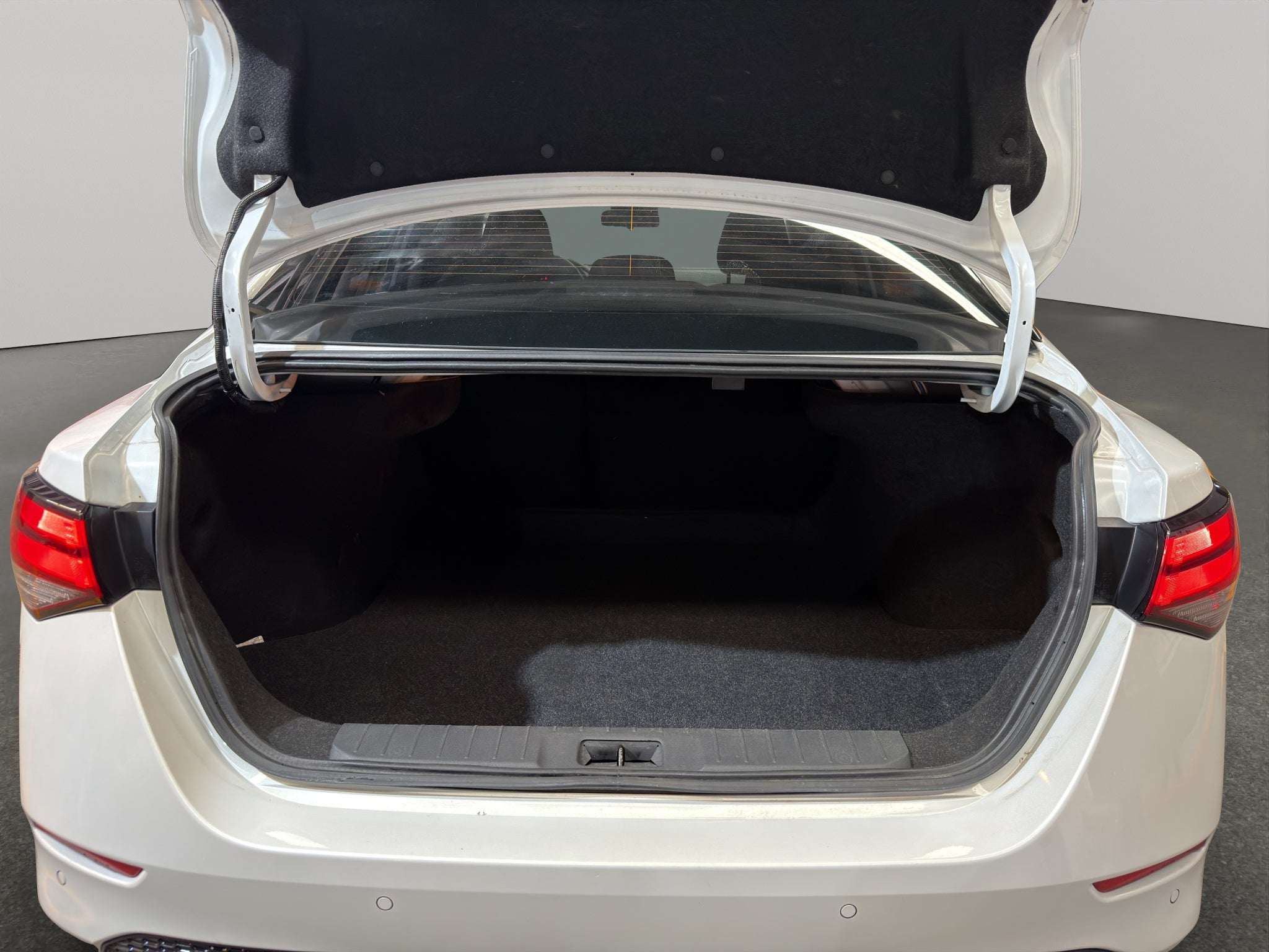 2024 Nissan Sentra 4 pts. Advance, TM6, a/ac., f. niebla, RA-16