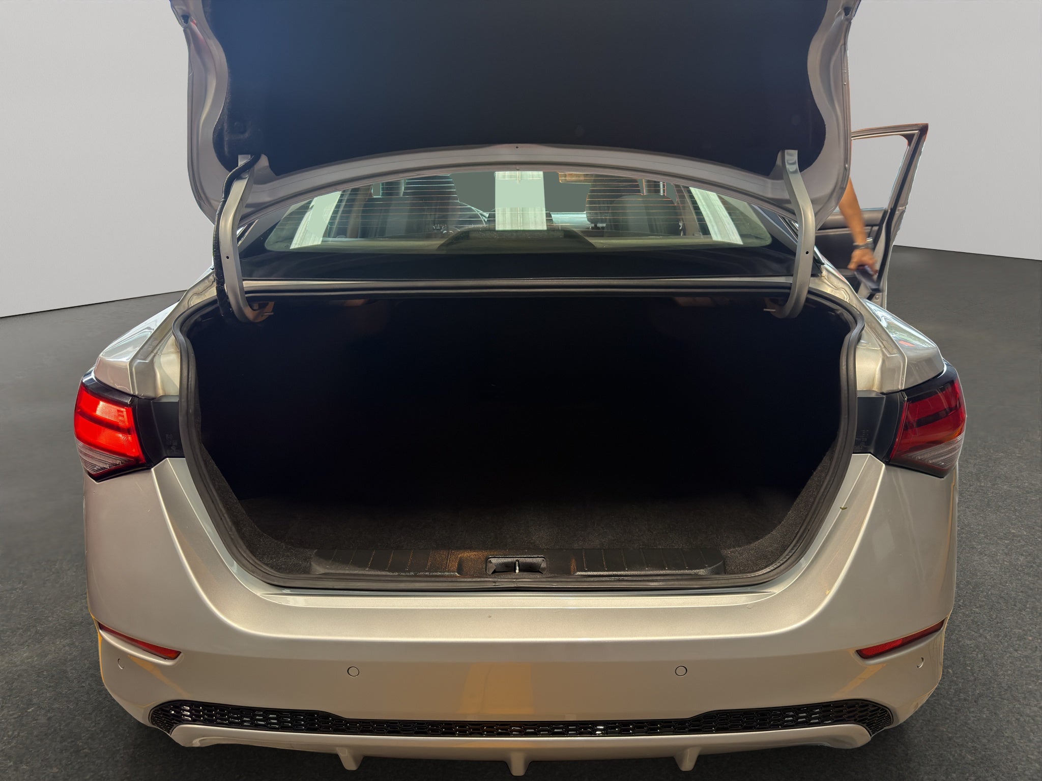 2020 Nissan Sentra 4 pts. Sense, CVT, a/ac., RA-16 (línea nueva)