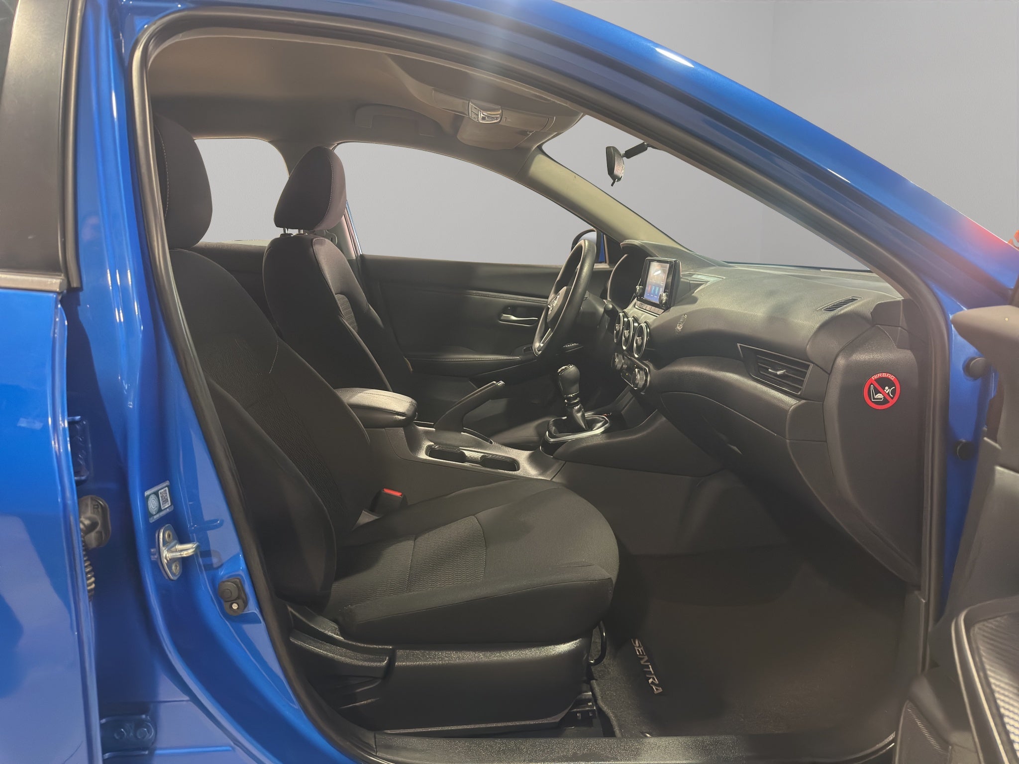 2023 Nissan Sentra 4 pts. Sense, TM6, a/ac., RA-16