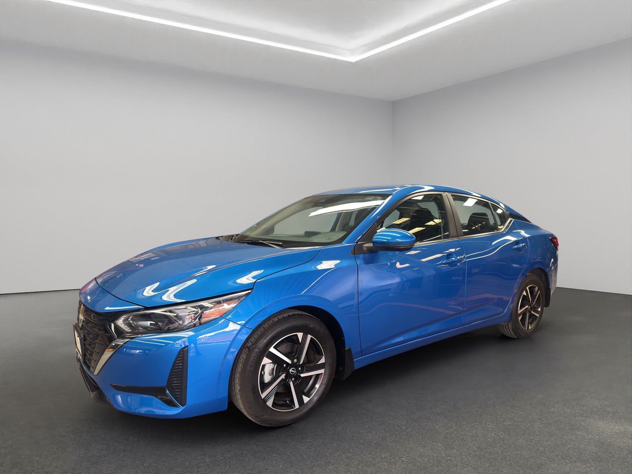 2025 Nissan Sentra 4 pts. Advance, CVT, a/ac., f.niebla, RA-16 (línea anterior)