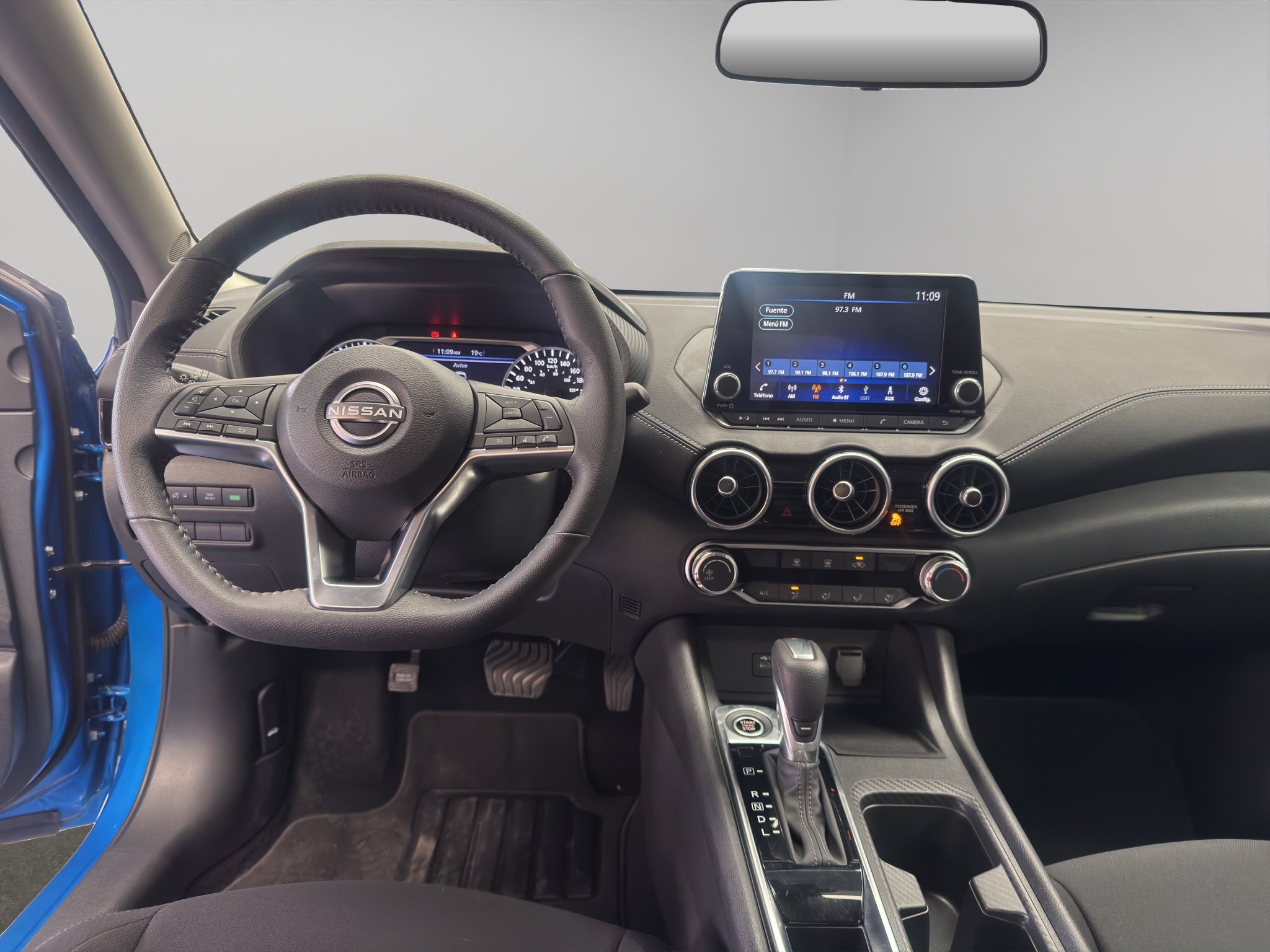 2025 Nissan Sentra 4 pts. Advance, CVT, a/ac., f.niebla, RA-16 (línea anterior)