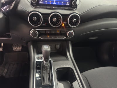 2025 Nissan Sentra 4 pts. Advance, CVT, a/ac., f.niebla, RA-16 (línea anterior)