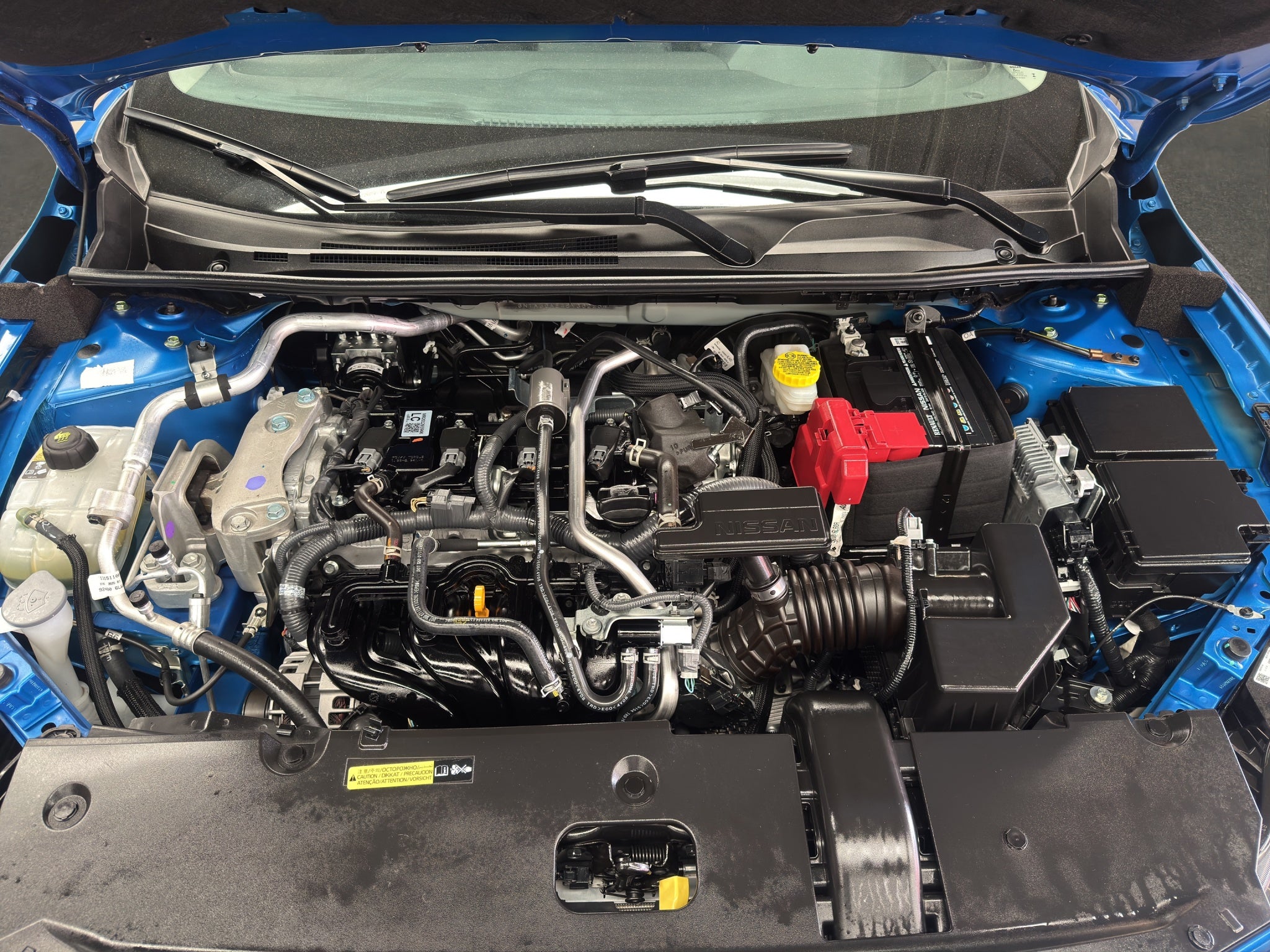 2025 Nissan Sentra 4 pts. Advance, CVT, a/ac., f.niebla, RA-16 (línea anterior)