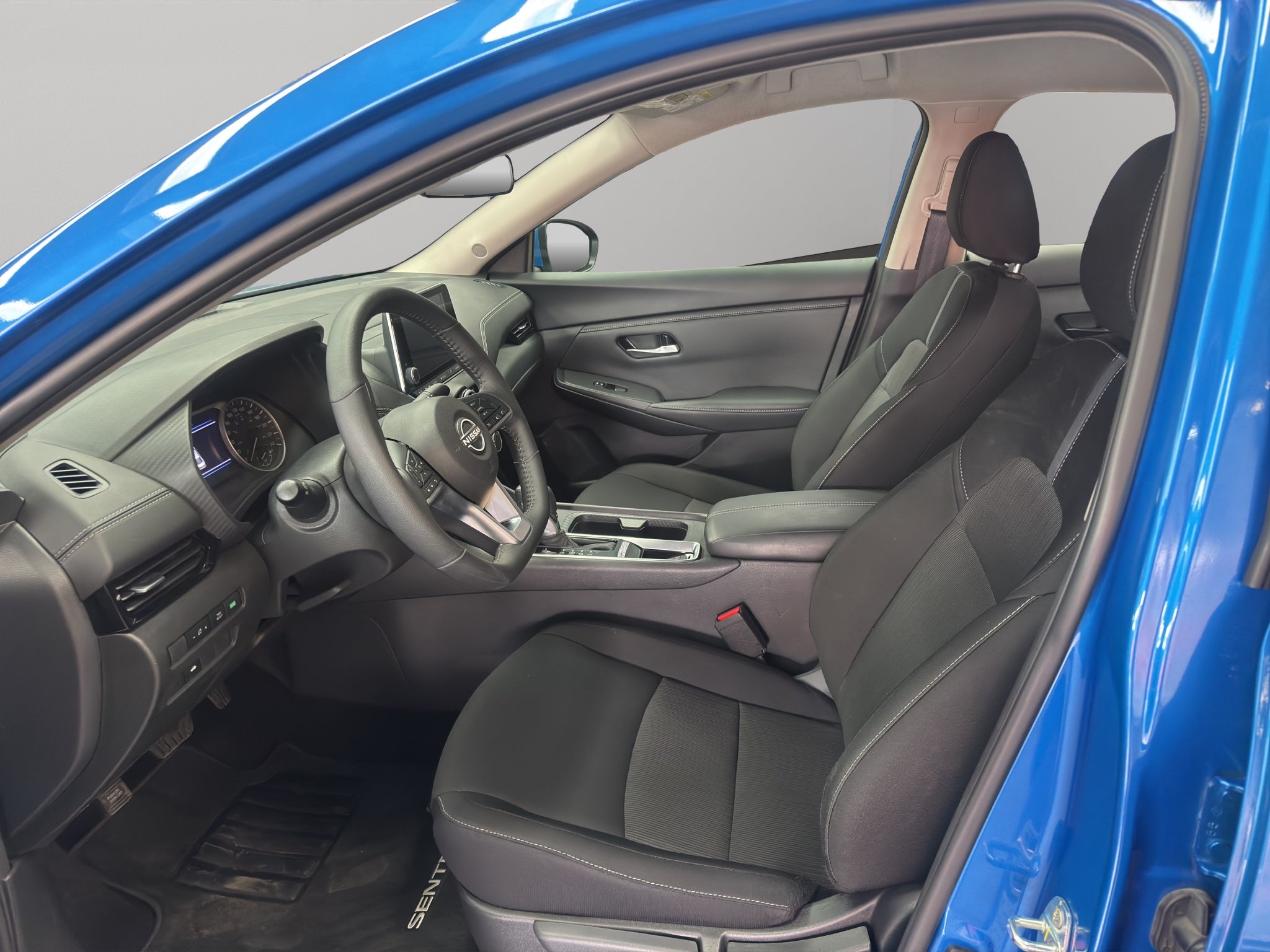 2025 Nissan Sentra 4 pts. Advance, CVT, a/ac., f.niebla, RA-16 (línea anterior)