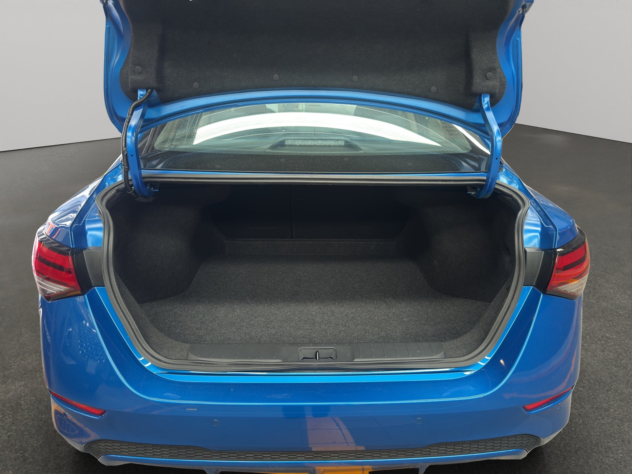 2025 Nissan Sentra 4 pts. Advance, CVT, a/ac., f.niebla, RA-16 (línea anterior)