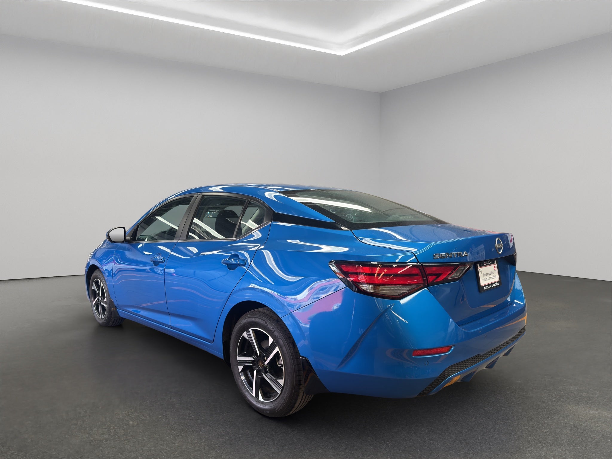 2025 Nissan Sentra 4 pts. Advance, CVT, a/ac., f.niebla, RA-16 (línea anterior)