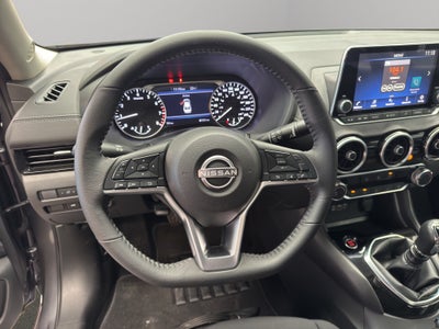 2025 Nissan Sentra 4 pts. Advance, TM6, a/ac., f. niebla, RA-16 (línea anterior)