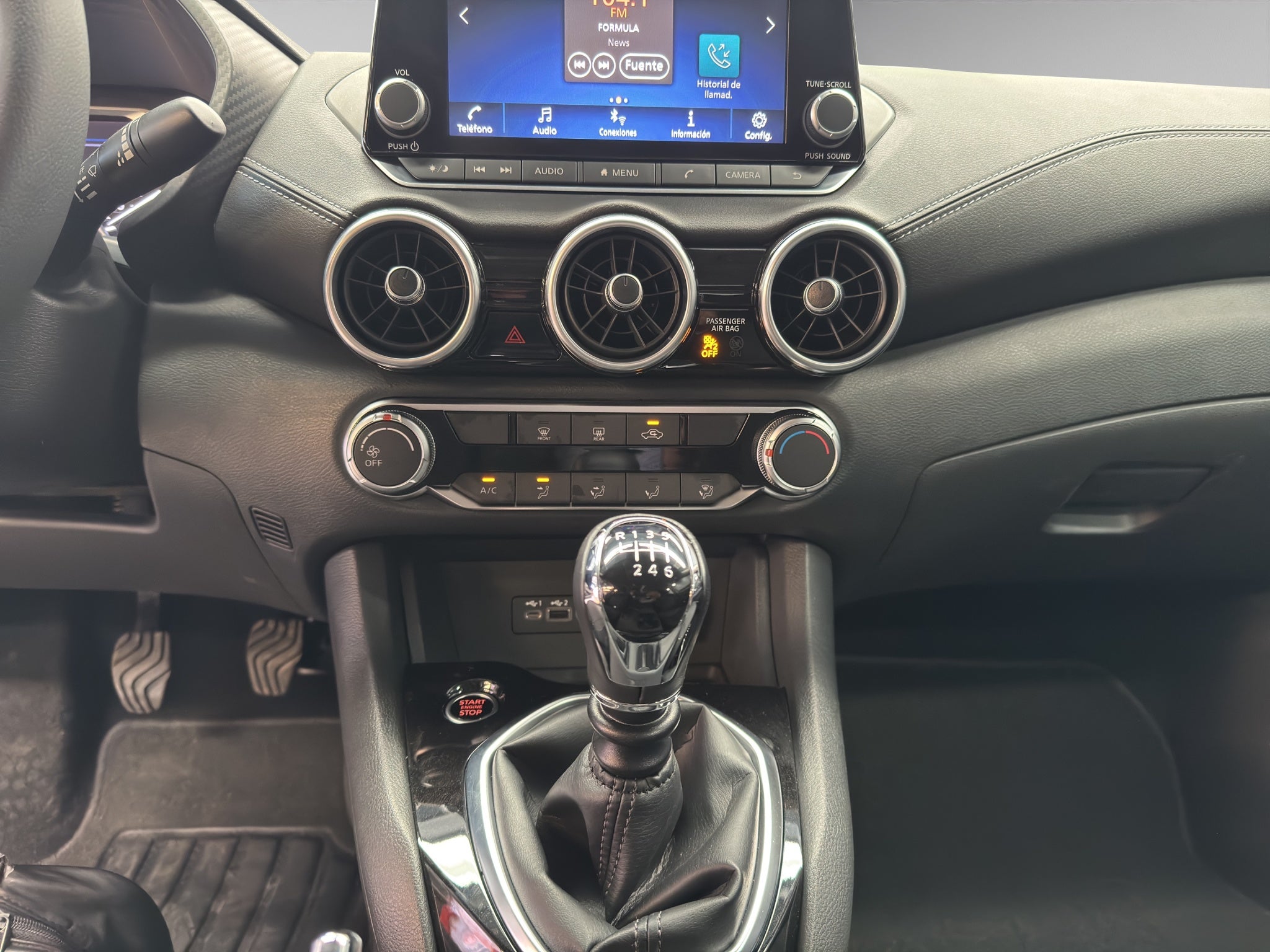 2025 Nissan Sentra 4 pts. Advance, TM6, a/ac., f. niebla, RA-16 (línea anterior)