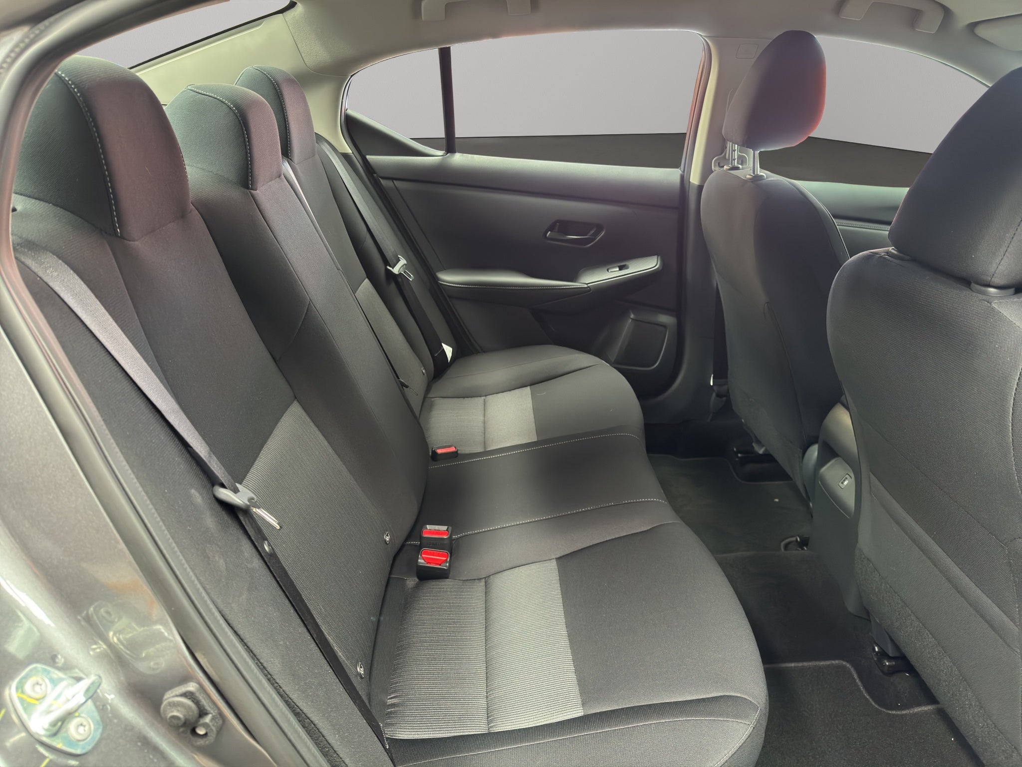 2025 Nissan Sentra 4 pts. Advance, TM6, a/ac., f. niebla, RA-16 (línea anterior)