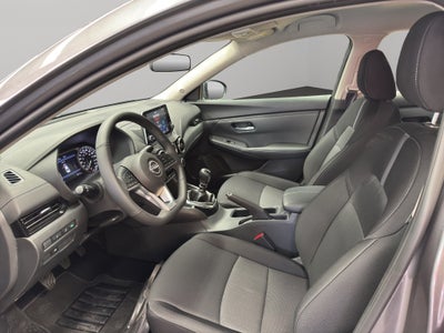 2025 Nissan Sentra 4 pts. Advance, TM6, a/ac., f. niebla, RA-16 (línea anterior)